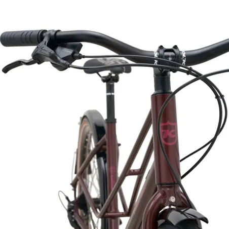 Le Kona - Coco  est un VTC/Vélo urbain simple, classique et efficace.