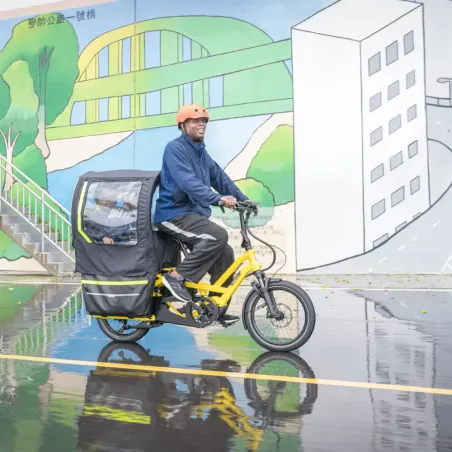 Le Storm Shield - Tern est un auvent de protection destiné au longtail Tern – GSD. Il permet de protéger les enfants des intempé