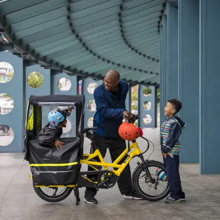 Le Storm Shield - Tern est un auvent de protection destiné au longtail Tern – GSD. Il permet de protéger les enfants des intempé