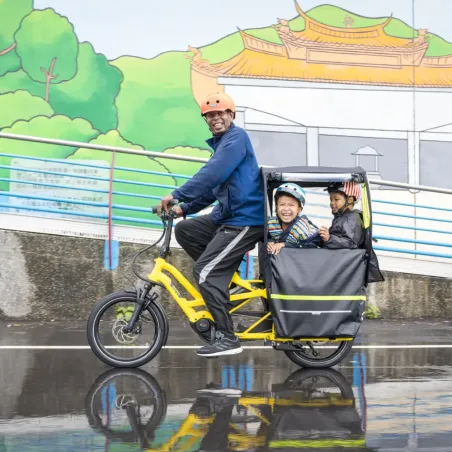 Le Storm Shield - Tern est un auvent de protection destiné au longtail Tern – GSD. Il permet de protéger les enfants des intempé