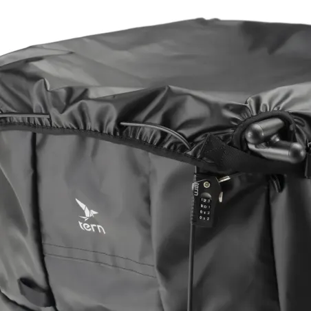 Le Storm Box Mini -Tern transforme l'arrière du vélo longtail Tern en un grand compartiment protégé contre les intempéries.