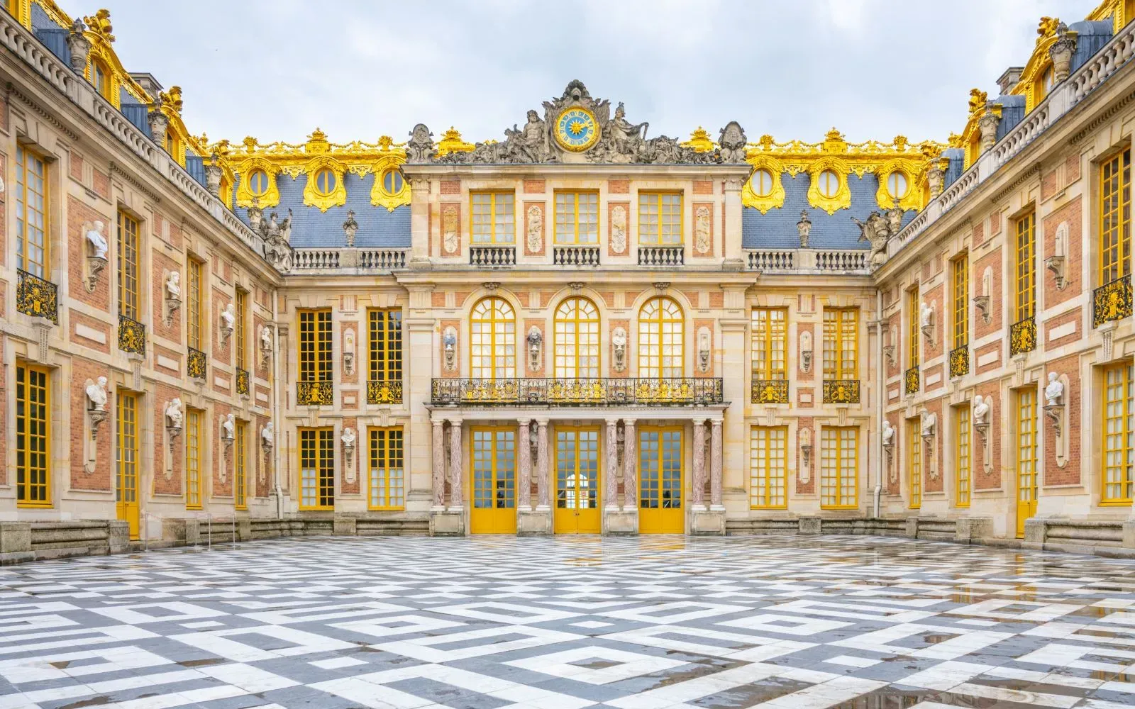 VERSAILLES